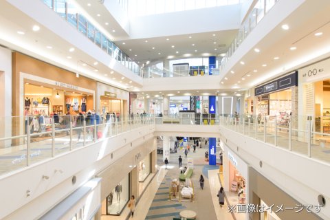 ショッピングモール2階で年中無休で営業